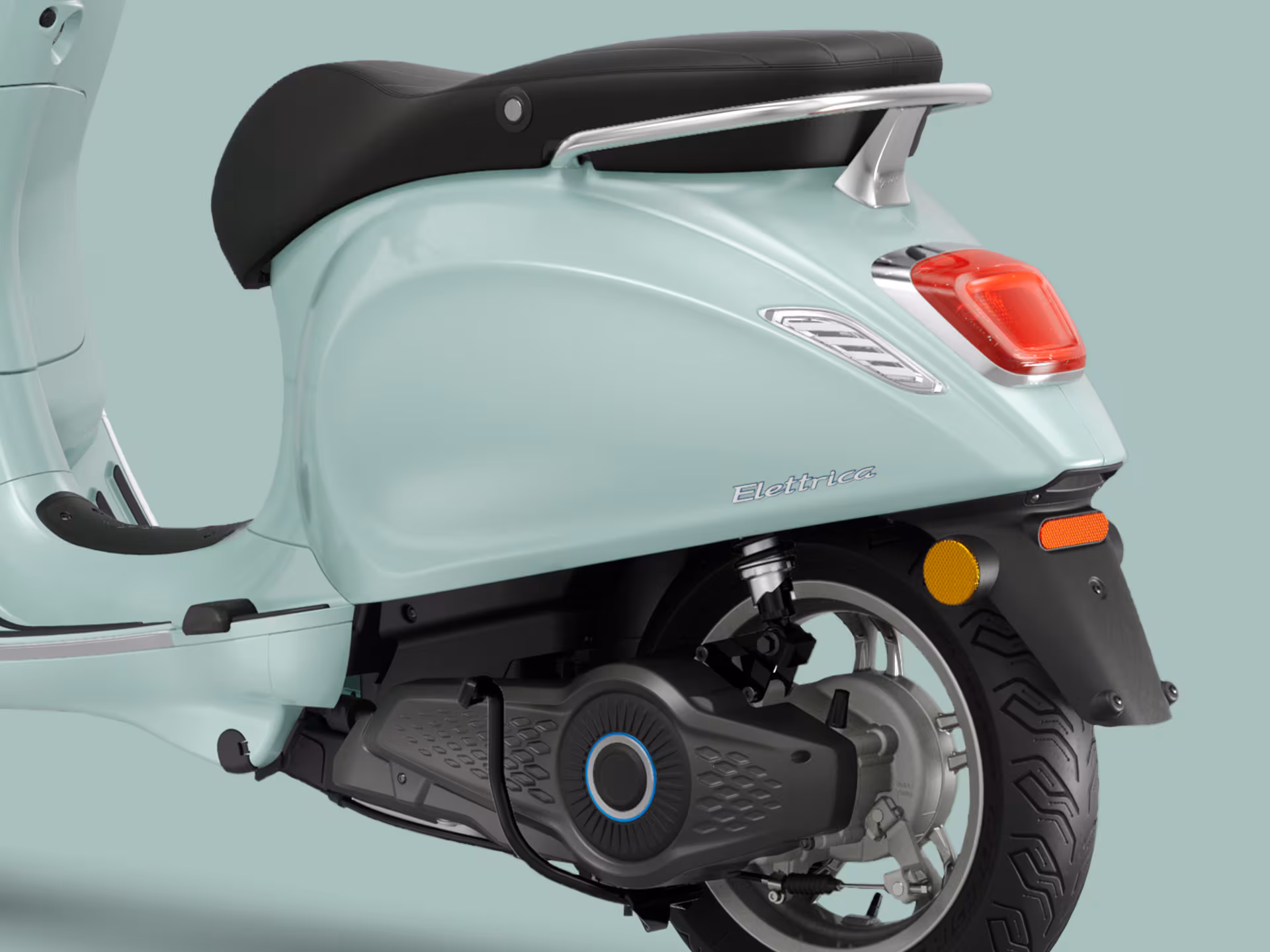 električna Vespa_Primavera-Elettrica-45_Verde-Amabile